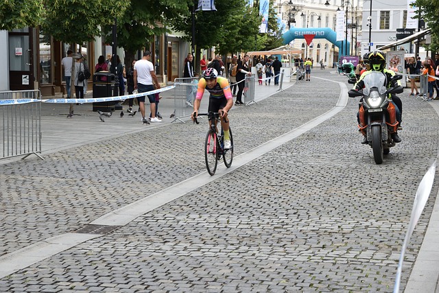 虽然她此次 虽然她此次